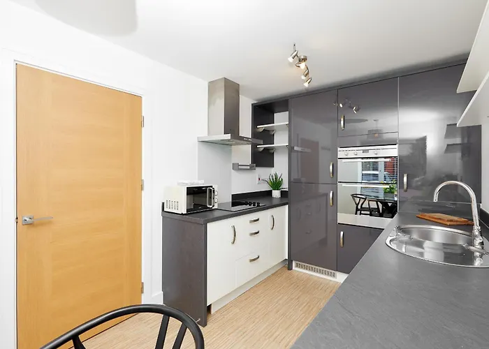 2 Bed Premium House - Driveway Parking - Royal Derby Hospital 3 Mins