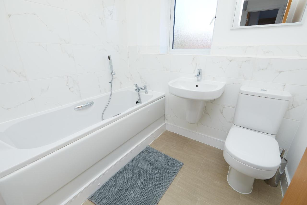 2 Bed Premium House - Driveway Parking - Royal Hospital 3 Mins *